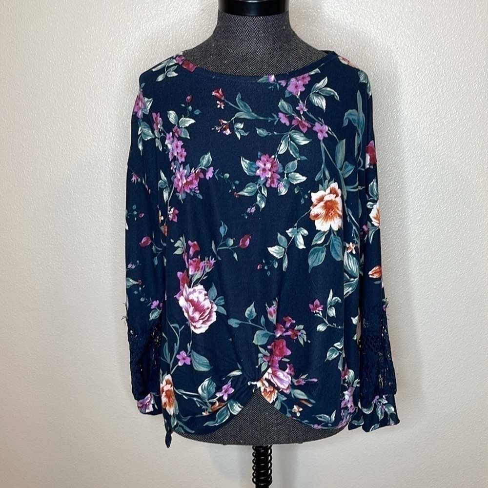 Nwt Indigo Rose Floral Tie Front Lace Trim Sleeves Top Size Large